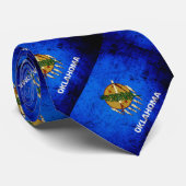 Schwarze Grunge-Oklahoma-Staats-Flagge Krawatte (Gerollt)