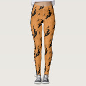Schwarze Halloween Hexen Brooms Orange Muster Leggings (Vorderseite)