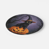 Schwarze Halloween-Katze mit einem Hexenhut Pappteller (Schrägansicht)