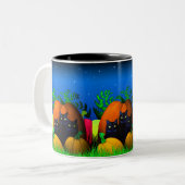 Schwarze Halloween-Katzen mit Pumpkins-Tasse Zweifarbige Tasse (Vorderseite Links)