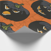 Schwarze Halloween-Kürbis in Orange Geschenkpapier (Ecke)