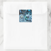 Schwarze Hand mit Schädelplatte Quadratischer Aufkleber (Tasche)