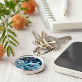 Schwarze Hand mit Schädelplatte Schlüsselanhänger (Seite)