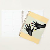 Schwarze Hände mit bemalten Nägeln Spiralplaner Planer (Anzeige)