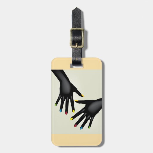Schwarze Hände mit lackierten Nägeln Gepäckanhänger (Vorderseite vertikal)