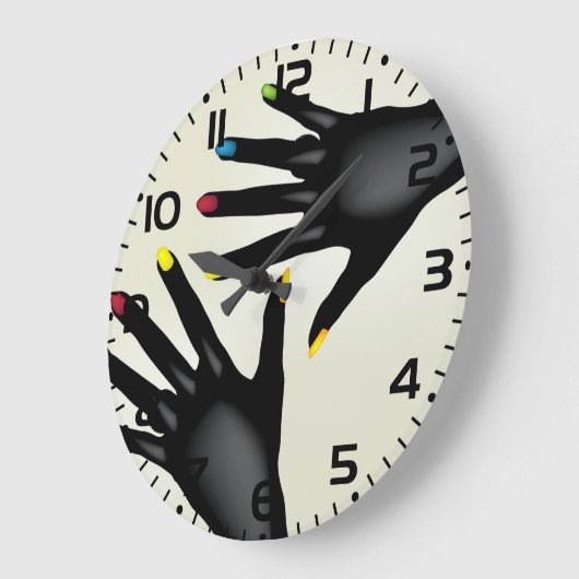 Schwarze Hände mit lackierten Nägeln Große Wanduhr (Winkel)