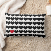 Schwarze Herzen und ein rotes Single Lendenkissen (Decke)