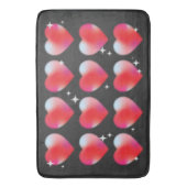 Schwarze Herzen und Sterne im schwarzen Hintergrun Badematte (Vorderseite Vertikal)