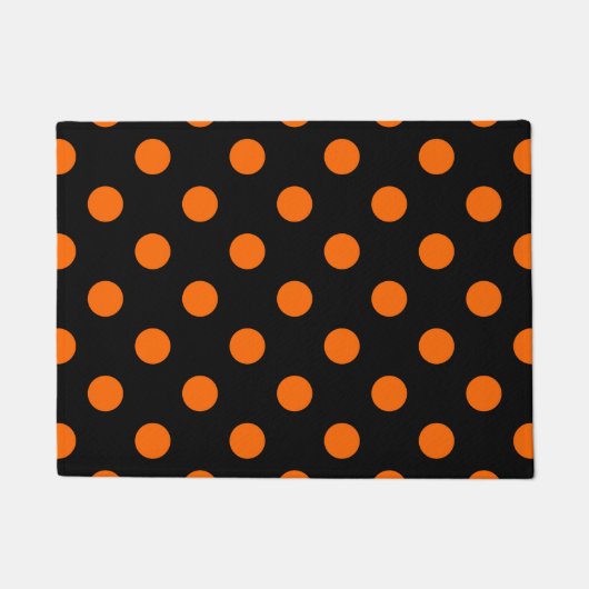 Schwarze Hintergründe Orange Polka Dots Fußmatte (Vorderseite)