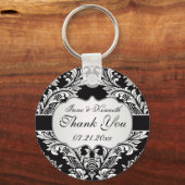 Schwarze Hochzeit mit weißem Damast Schlüsselanhänger (Vorderseite)