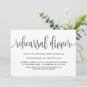 Schwarze hübsche Kalligrafie Rehearsal Abendessen Einladung (Stehend Vorderseite)