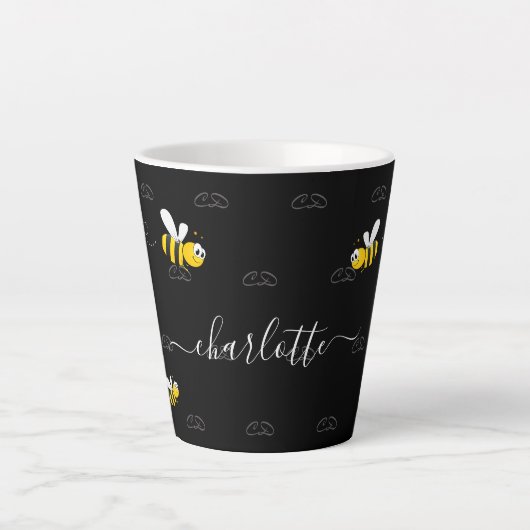 Schwarze Hummeln Sommerspass Spaß Monogramm Milchtasse (Vorderseite)
