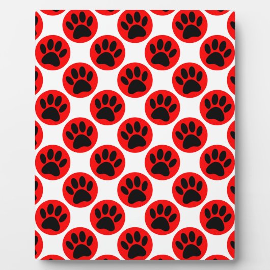 Schwarze Hundepaws in roten Polka-Punkten Fotoplatte (Vorderseite)