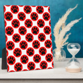 Schwarze Hundepaws in roten Polka-Punkten Fotoplatte (Seite)