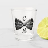 Schwarze Imitate Bow Krawatte Monogram Schnapsglas (Vorderseite)