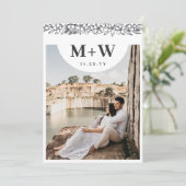 Schwarze Initialen und Blume Modernes Foto doppels Save The Date (Stehend Vorderseite)