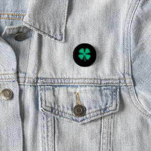 Schwarze irische kleine Taste Button