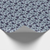 schwarze Johanniskraut, blasse Blätter auf Grau Geschenkpapier (Ecke)