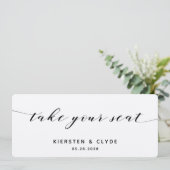 Schwarze Kalligraphie Hochzeit nehmen Sie Ihre Sit Einladung (Stehend Vorderseite)