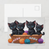 Schwarze Kätzchen in einem Korb mit Garn Postkarte (Vorne/Hinten)