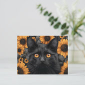 Schwarze Katze auf dem Sonnenblumenfeld Postkarte (Stehend Vorderseite)