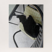 Schwarze Katze auf der Terrasse Puzzle (Vertikal)