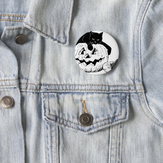 Schwarze Katze auf einem Kürbis Button (Beispiel)