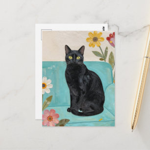 Schwarze Katze auf einer blauen Couch Postkarte