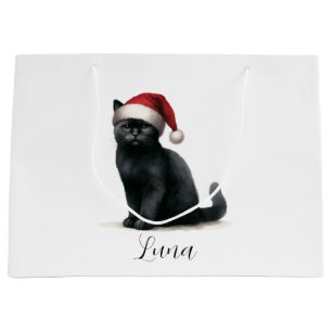 Schwarze Katze auf festlichem Weihnachtsmannmütze Große Geschenktüte