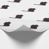 Schwarze Katze auf weißem Packpapier (Ecke)