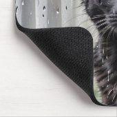 Schwarze Katze Ausblick aus dem nassen Fenster Mousepad (Ecke)