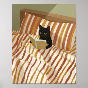 Schwarze Katze beim Lesen im Bett Friedliches Sc Poster