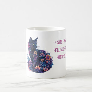 Schwarze Katze Blumen in ihrem Fell Kaffeetasse