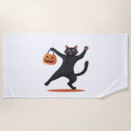 Schwarze Katze, die am Halloween-Bash heranreift u Strandtuch (Vorderseite)