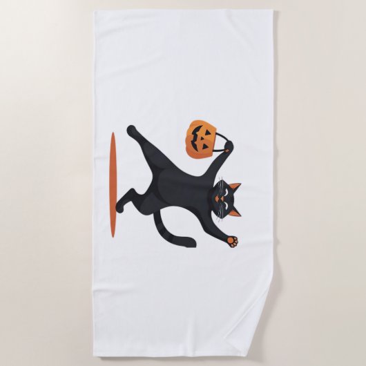 Schwarze Katze, die am Halloween-Bash heranreift u Strandtuch (Vorderseite)