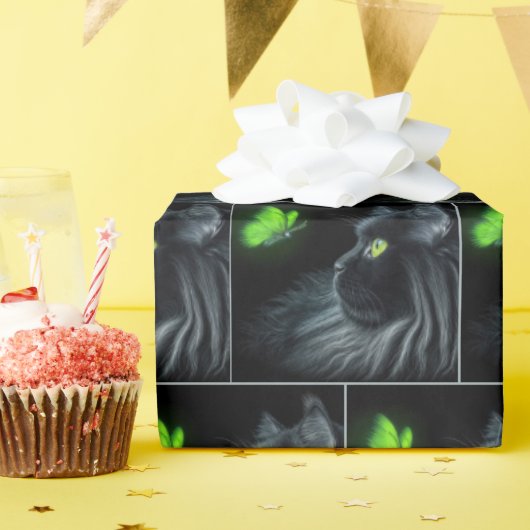 Schwarze Katze, die an einem glühenden grünen Schm Geschenkpapier (Geburtstagsparty)