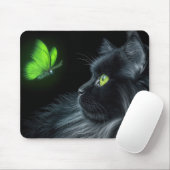 Schwarze Katze, die an einem glühenden grünen Schm Mousepad (Mit Mouse)