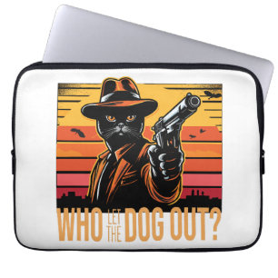 Schwarze Katze, die einen orangefarbenen Anzug trä Laptopschutzhülle