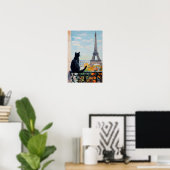 Schwarze Katze genießt den Blick auf den Eiffeltur Poster (Heimbüro)