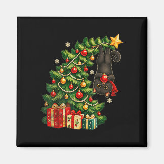 Schwarze Katze hängt am Weihnachtsbaum festliches Magnet