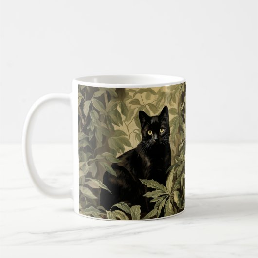 Schwarze Katze im dichten Wald Kaffeetasse (Links)