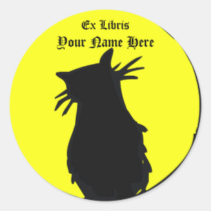 Schwarze Katze im Mondsticker auf dem Buchzeichen Runder Aufkleber