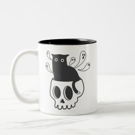 Schwarze Katze im SchädelShirt Spooky Niedliches H Zweifarbige Tasse (Links)