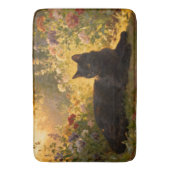 Schwarze Katze in den Blumen I Badematte (Vorderseite Vertikal)