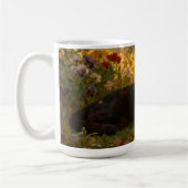 Schwarze Katze in den Blumen I Kaffeetasse (Links)
