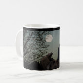 Schwarze Katze in einem Baum vor Vollmond Kaffeetasse (Vorderseite Links)