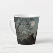 Schwarze Katze in einem Baum vor Vollmond Milchtasse (Linke Ecke)
