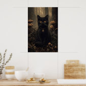 Schwarze Katze in einem dunklen Herbstwald mit Pil Poster (Küche)