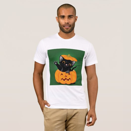 Schwarze Katze in einem Kürbismenmännchen-T - Shir T-Shirt (Vorne ganz)