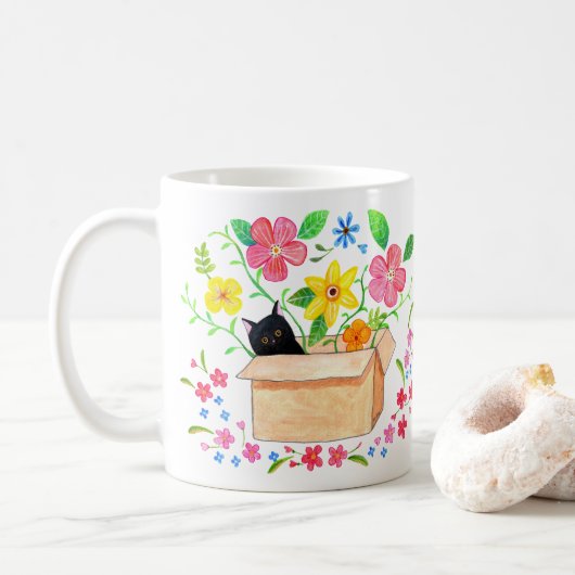 Schwarze Katze in einer Box mit Blumen Handgezeich Kaffeetasse (Mit Donut)